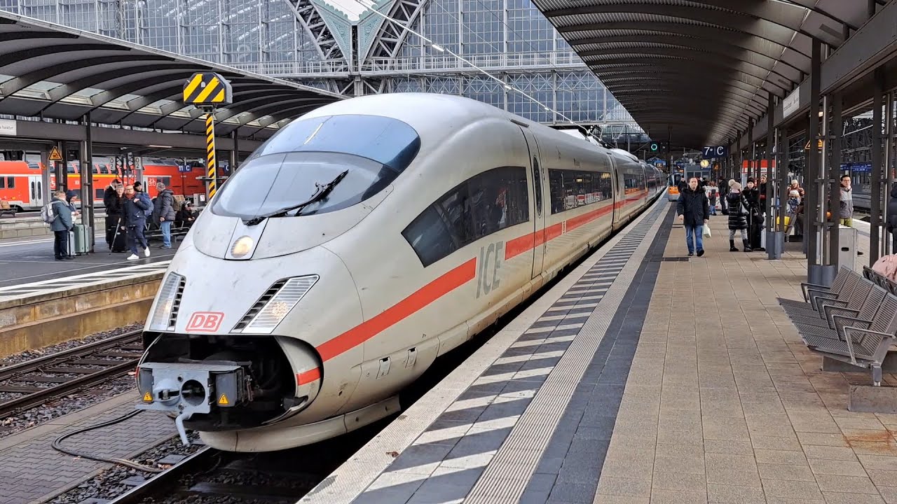 ICE 3 leaves Frankfurt (Main) Hbf
