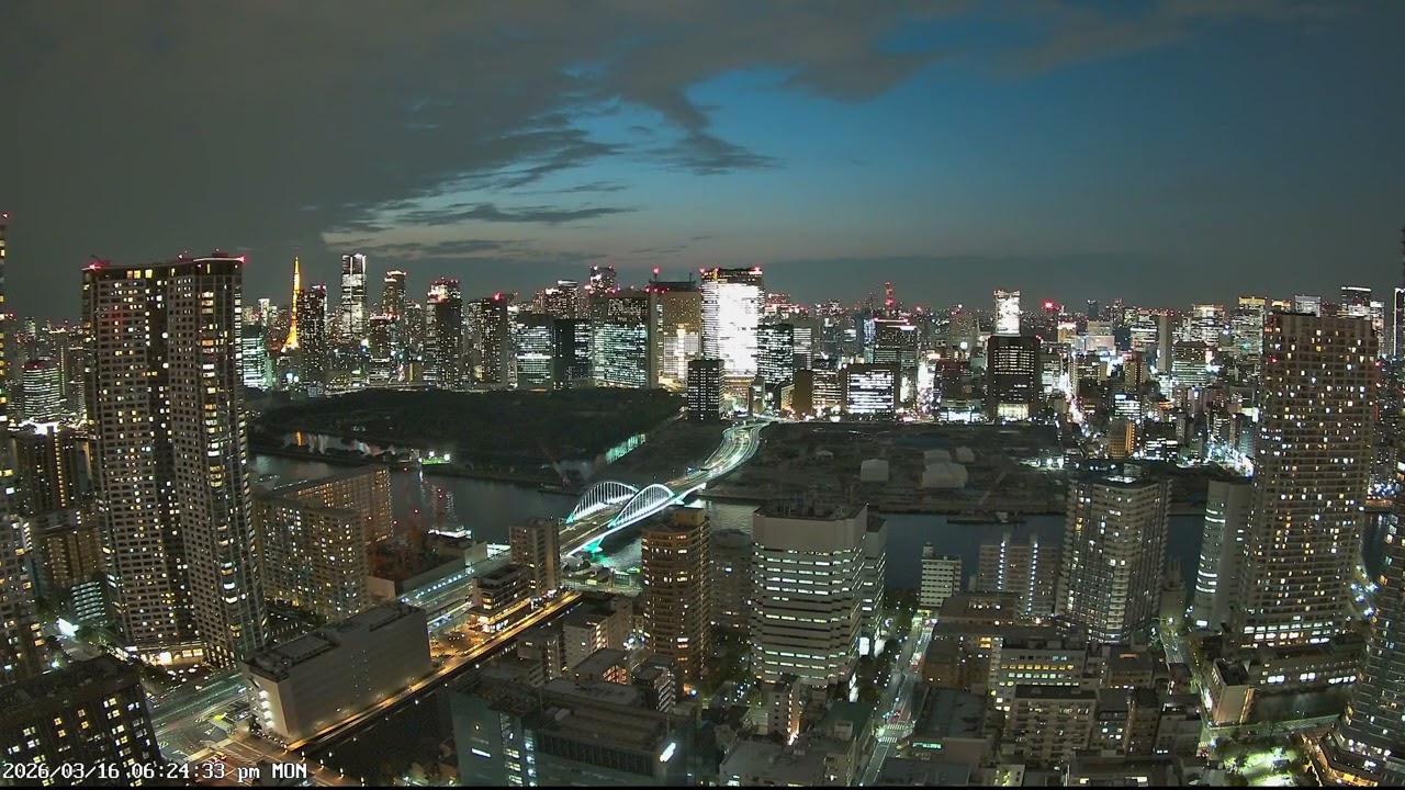 東京ライブカメラ 4K | 港区・築地 | 夕焼けと都心の景色 | 2026-03-16