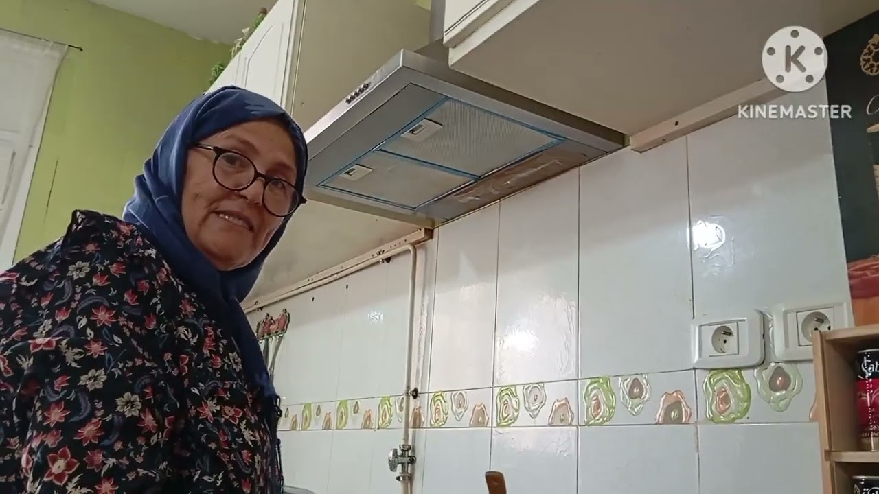فطورنا اليوم محشي فلفل اخضر مع التحلية قلاس بطريقة جميلة وجديدة