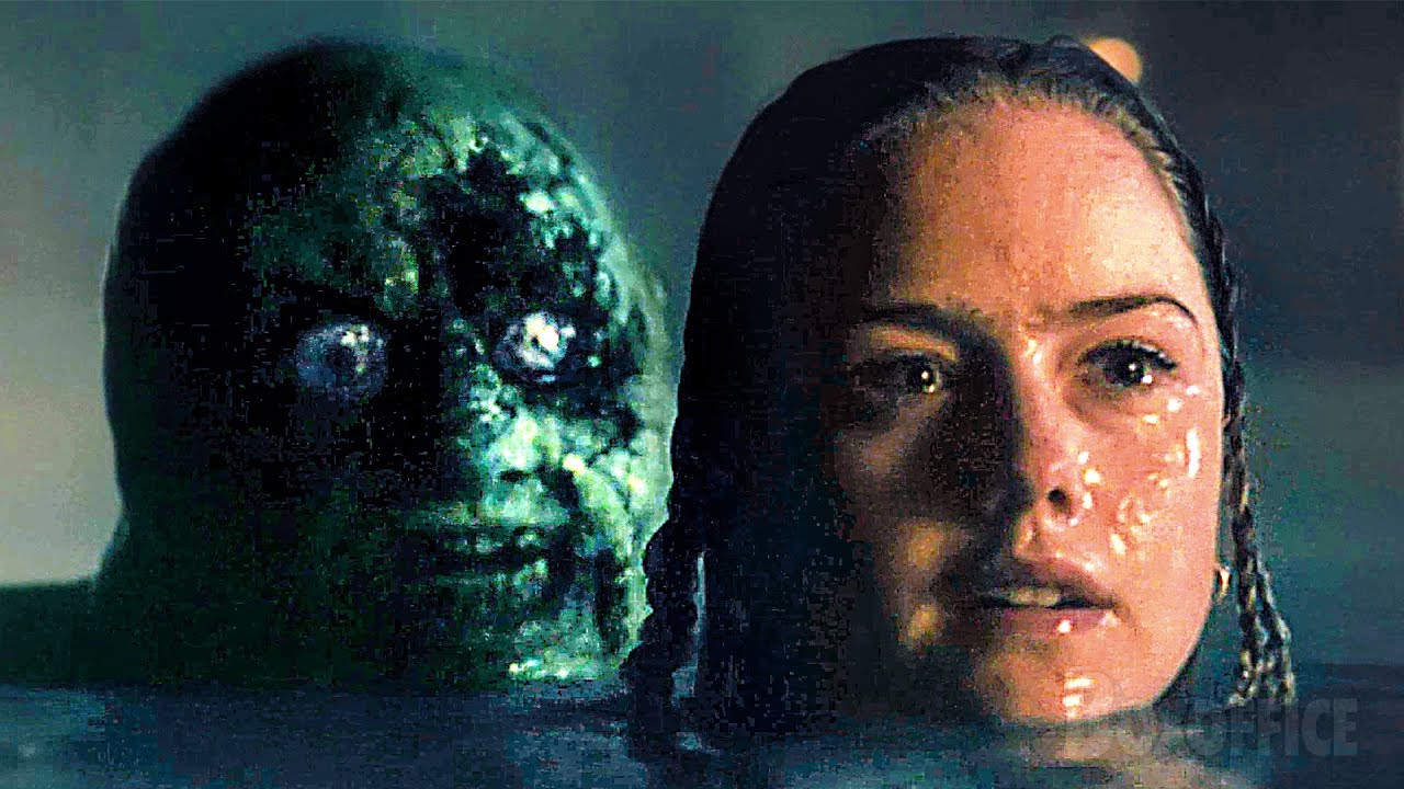 La escena del monstruo de la piscina | Aguas Siniestras | Clip en Español