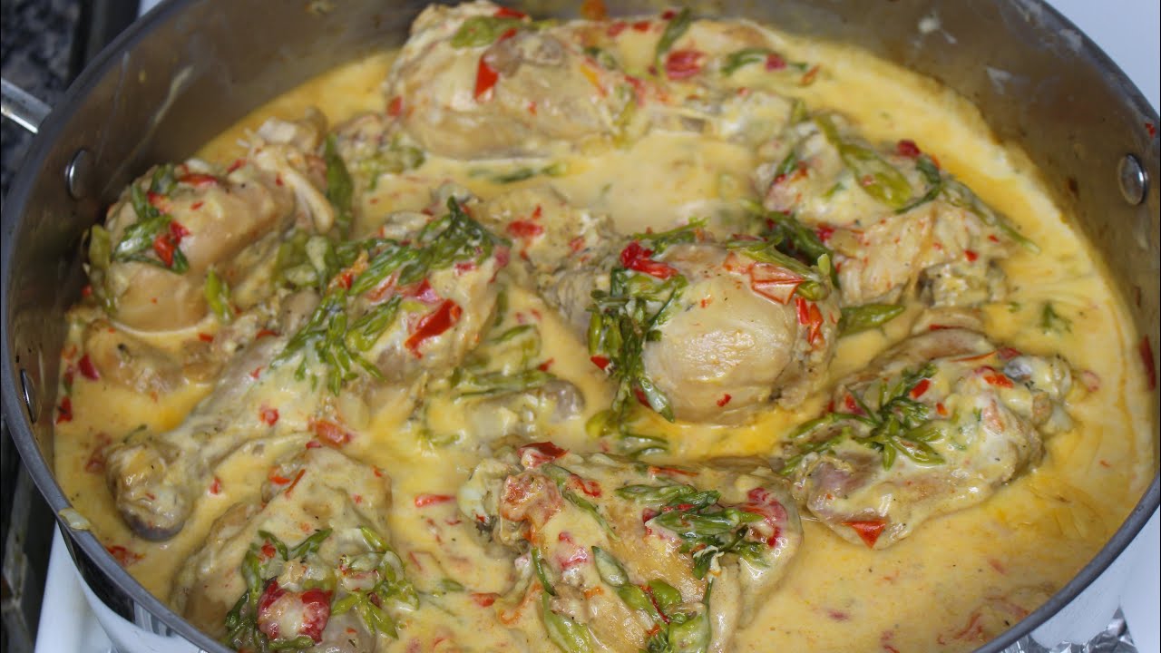 Pollo en Crema con loroco