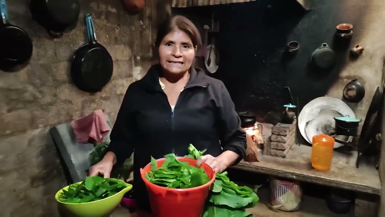Así disfrutamos la lluvia en casa, mientras comemos un rico caldito de quelites con café de olla
