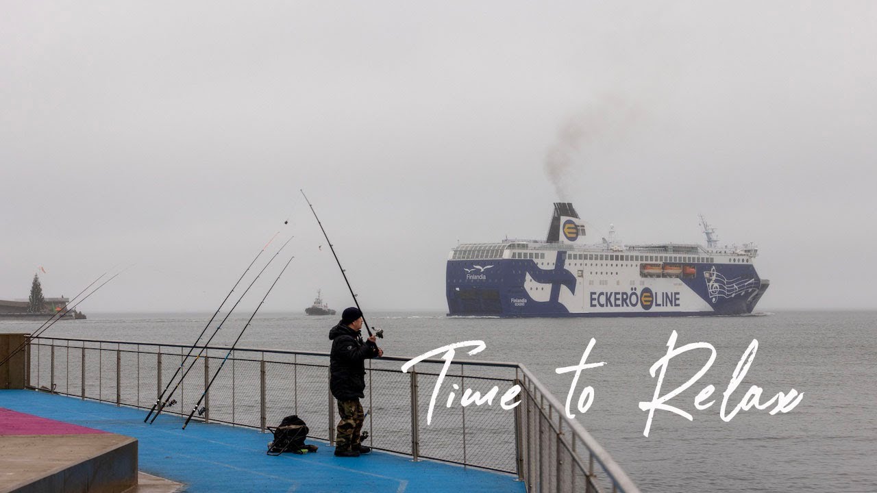 Time to relax with fishermen and ships