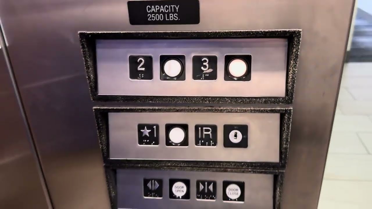 Mowrey Hydraulic Elevator ~ Holiday Inn Express & Suites ~ Tavares, FL