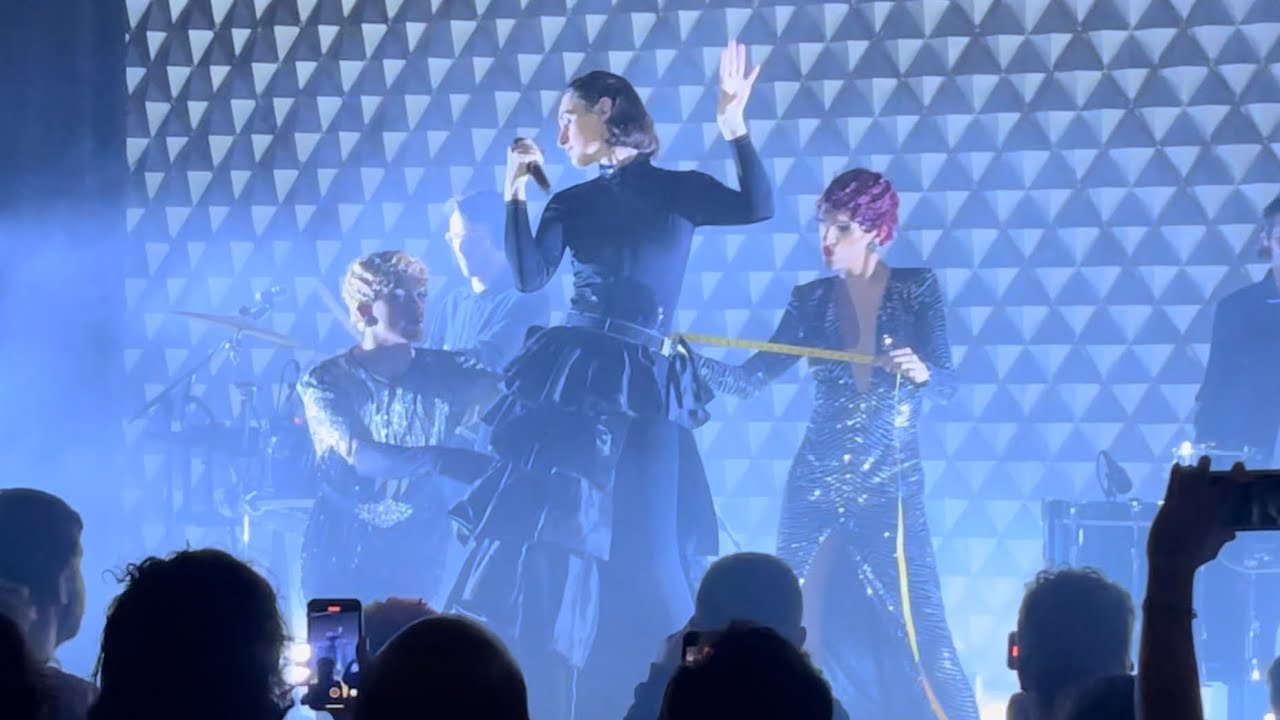 Yelle - Noir (Live at La Nouvelle Ève, Paris 29/10/2021)