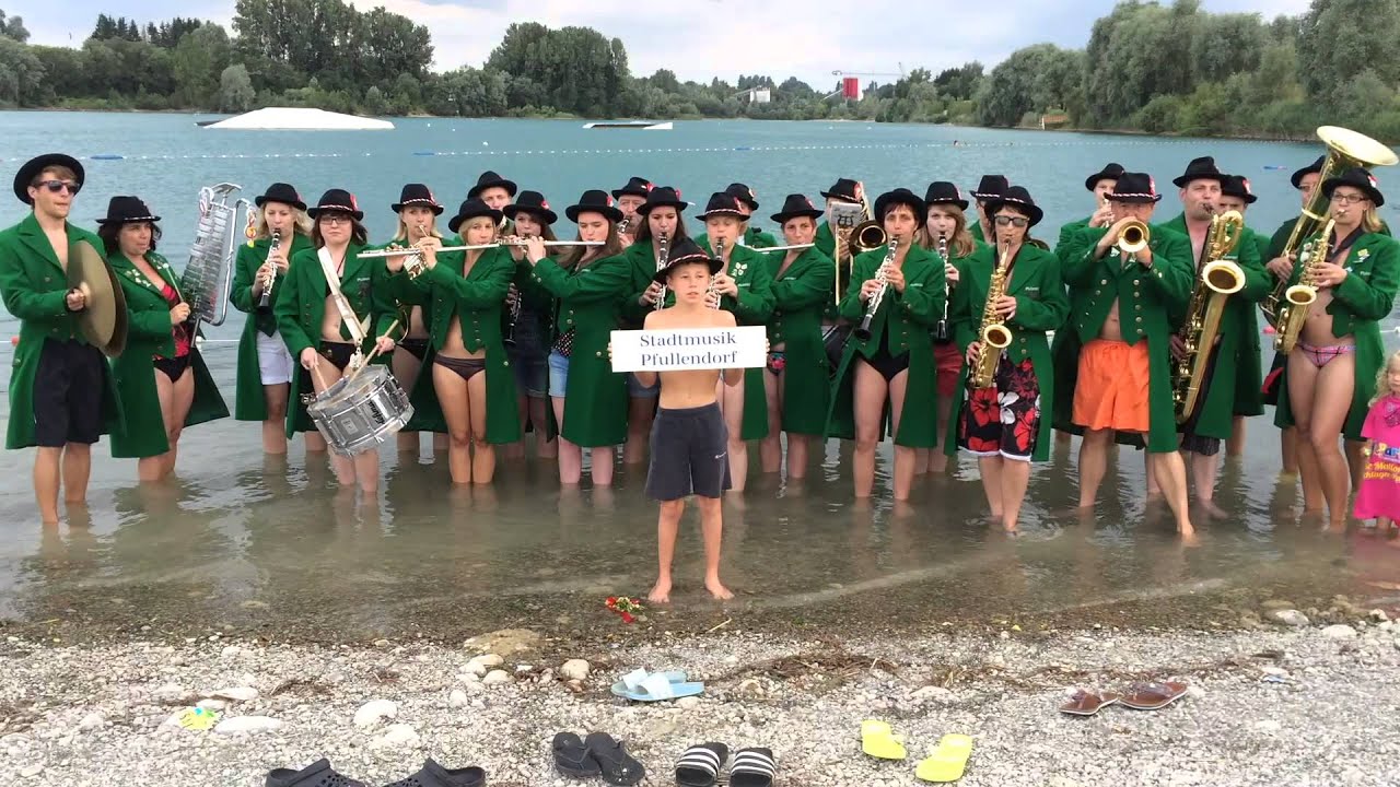 Stadtmusik spielt Narrenmarsch im Seepark Pfullendorf