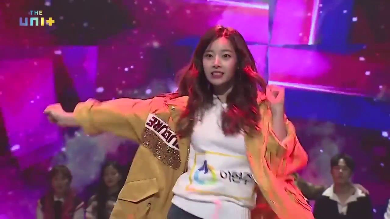 Hyunjoo dancing to Red flavor