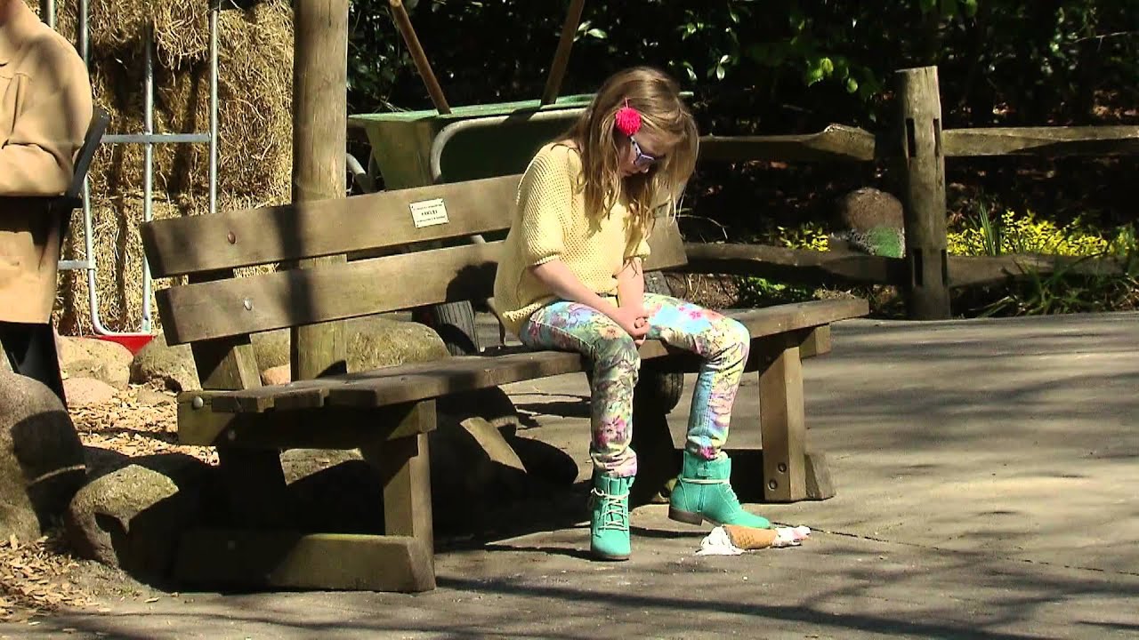 Wie koopt er een nieuw ijsje voor dit meisje? | Wie goed doet...
