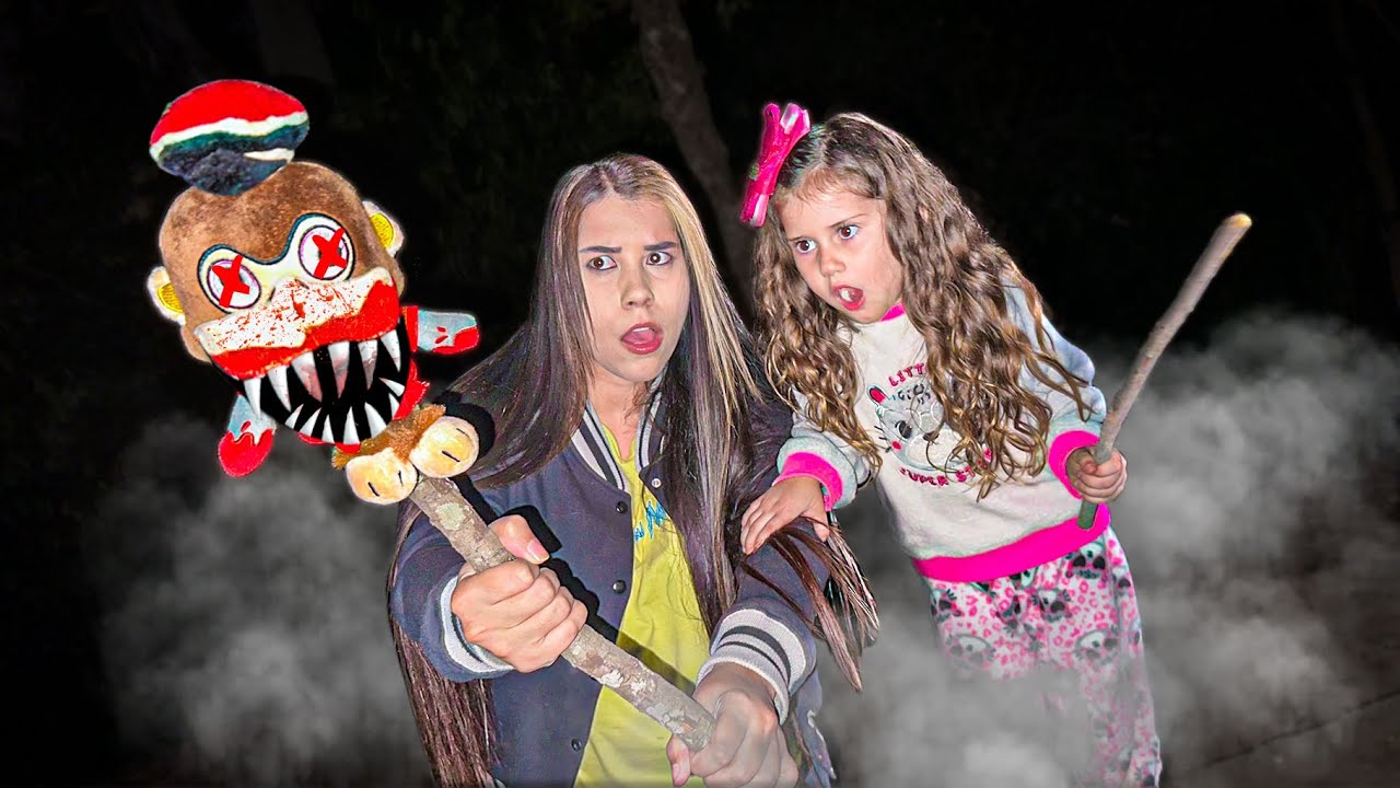 EU E MINHA IRMÃ ENCONTRAMOS UM URSINHO POSSUÍDO NA FLORESTA!