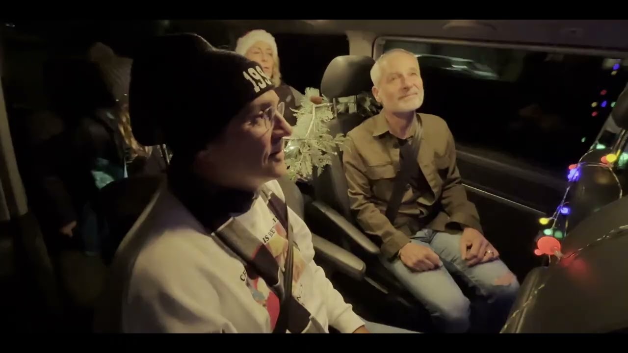 Song 18: Die weihnachtliche Fahrgemeinschaft Feat. Judith, Milena; Iris, Kerstin & The Doc