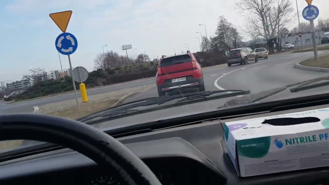 Polonez wiezie Piaggio po serwisie