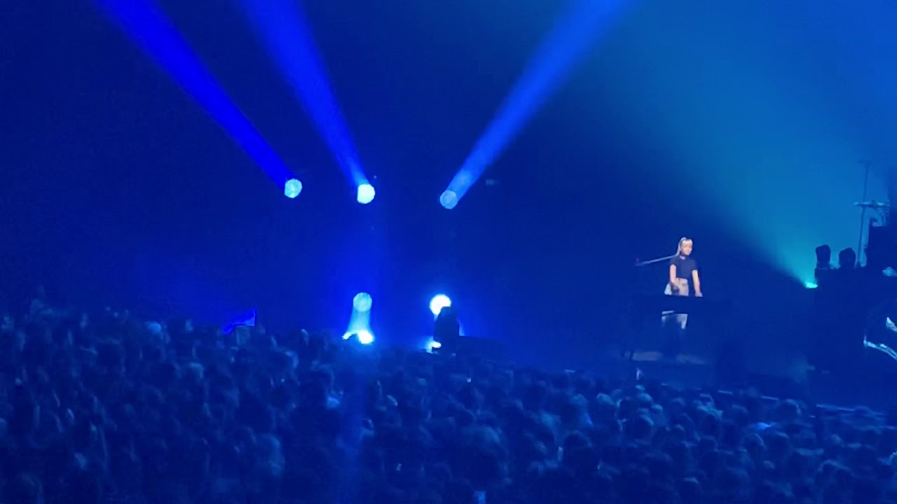 Tout oublier / Live Angèle / Angers / Arena Trélazé / 18 mai 2019