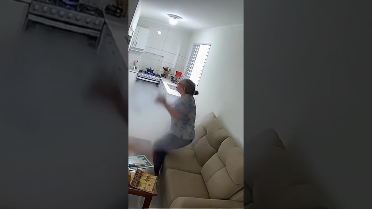 Ela tirou o fone e tudo aconteceu 