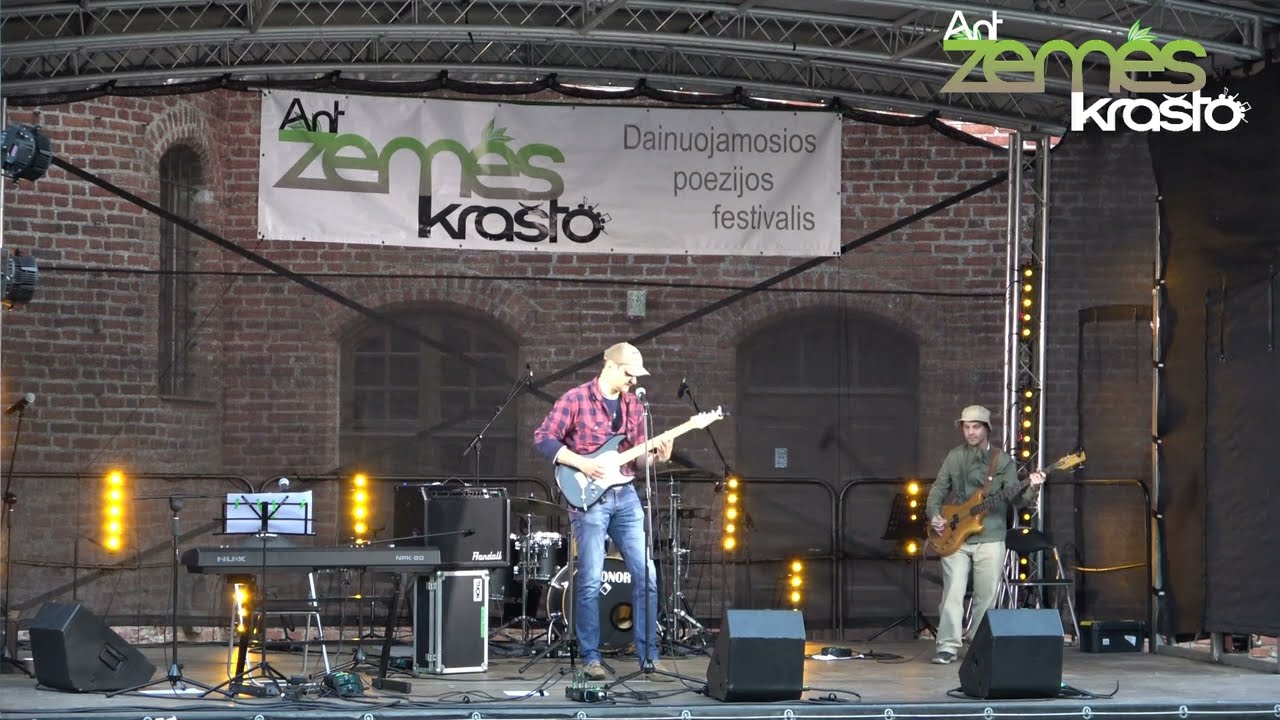 Ainis Storpirštis ir grupė. 