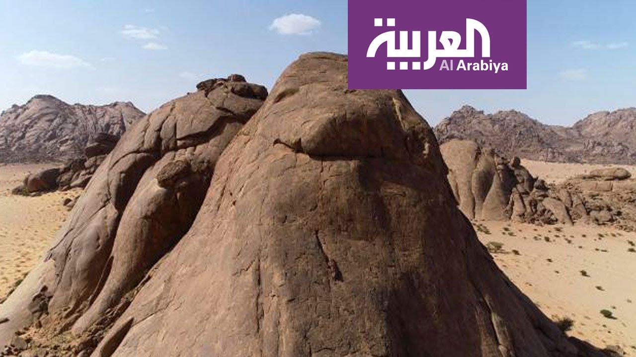 سعودي يفاجئ عيد اليحيى بمعرفته أسماء الصخور في الصحراء!