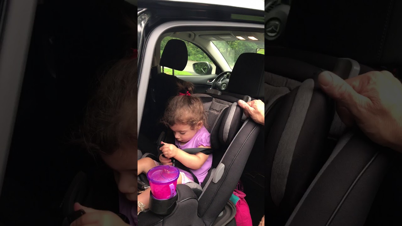 No me!  Toddler insists on buckling herself. No assistance needed.