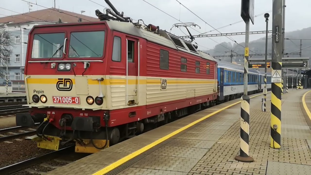 Einsätze im EC und Güterzüge mit der Knödelpresse Br 371 EC und RE20 verkehr und Br 372 im Güterverk