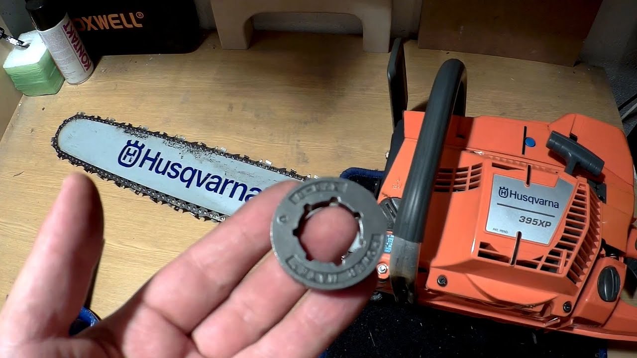 Замена звездочки Husqvarna 395 xp, разборка сцепления, смазка, а затем сборка.