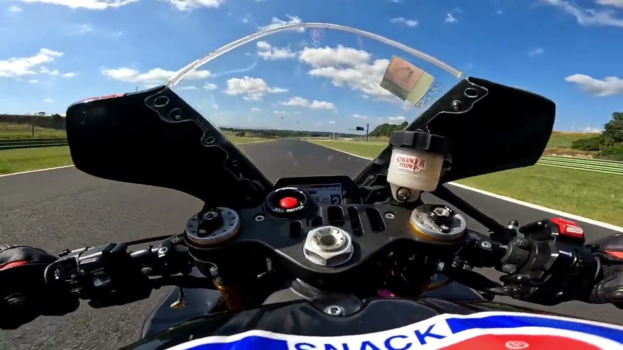 Yamaha R1 M on board Vallelunga