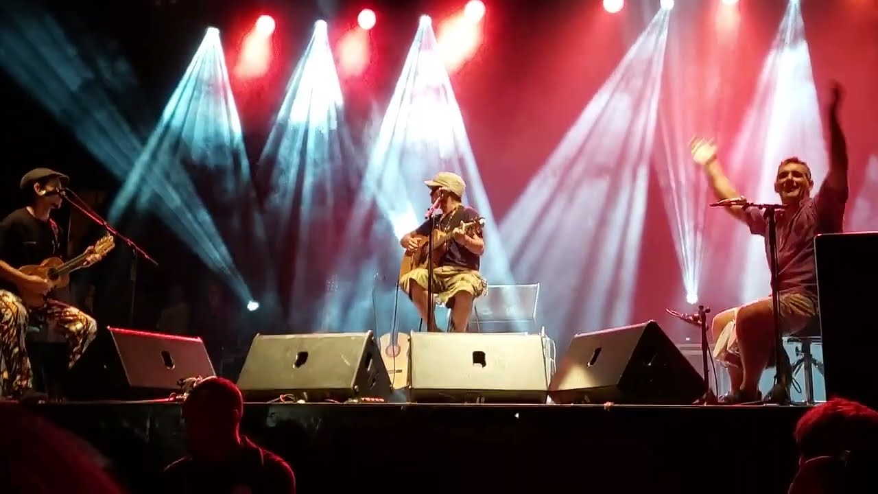 Manu Chao (El Chapulín Solo) - Vecinos en el mar - Directo en acústico -Cambados 2022