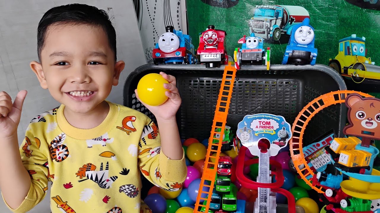BERMAIN BERSAMA MAINAN BARU THOMAS AND FRIENDS DAN TAYO SI BUS KECIL