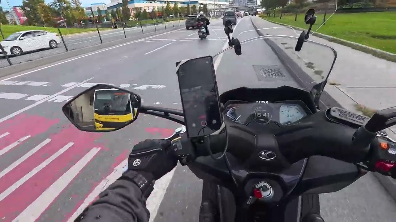 Bunu beklemiyordum! Kymco Downtown 250i Xmax ve Forza'yı üzdü!