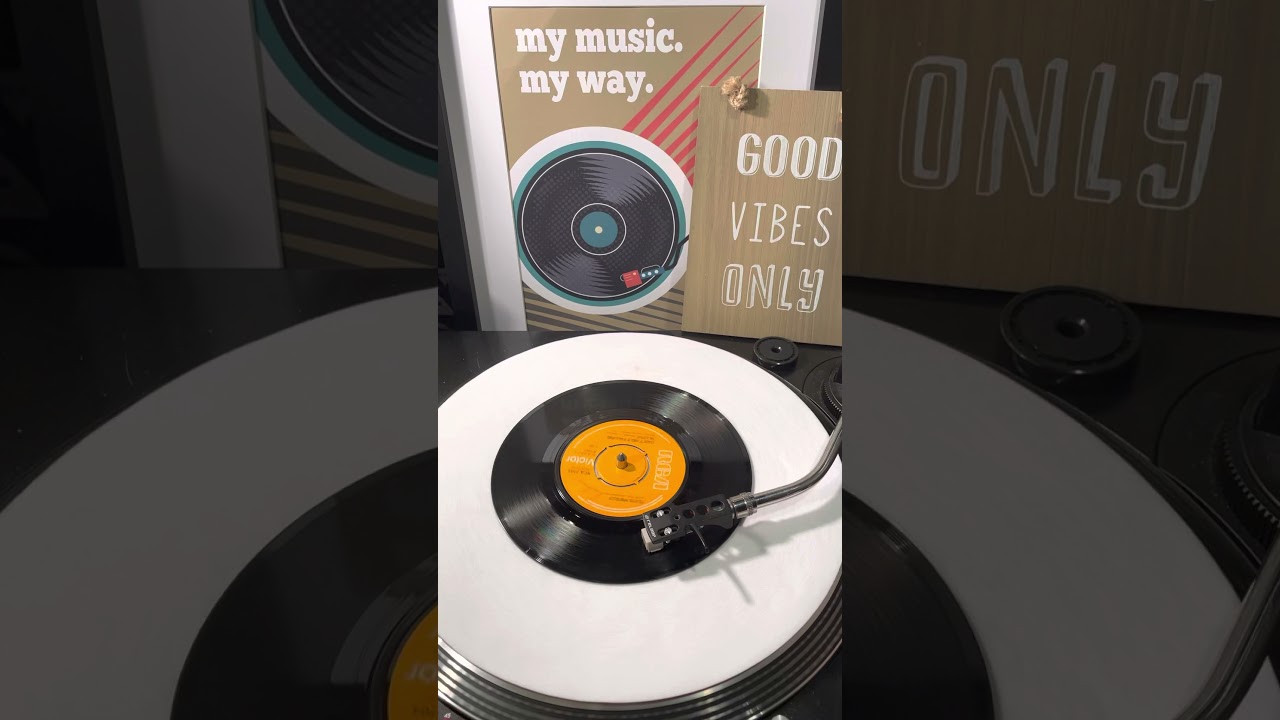 Elvis Presley- Can’t Help Falling In Love ( Vinyl 45 ) From 1961 .