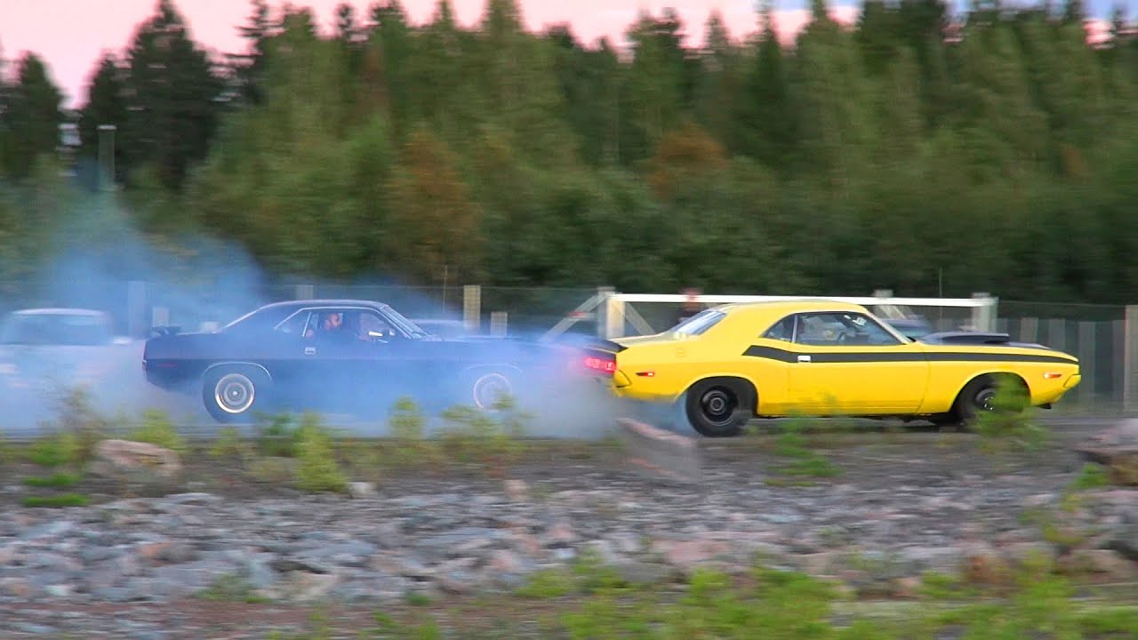 INSANE MOPAR BURNOUT BATTLE!! '70 Challenger vs. '71 Cuda