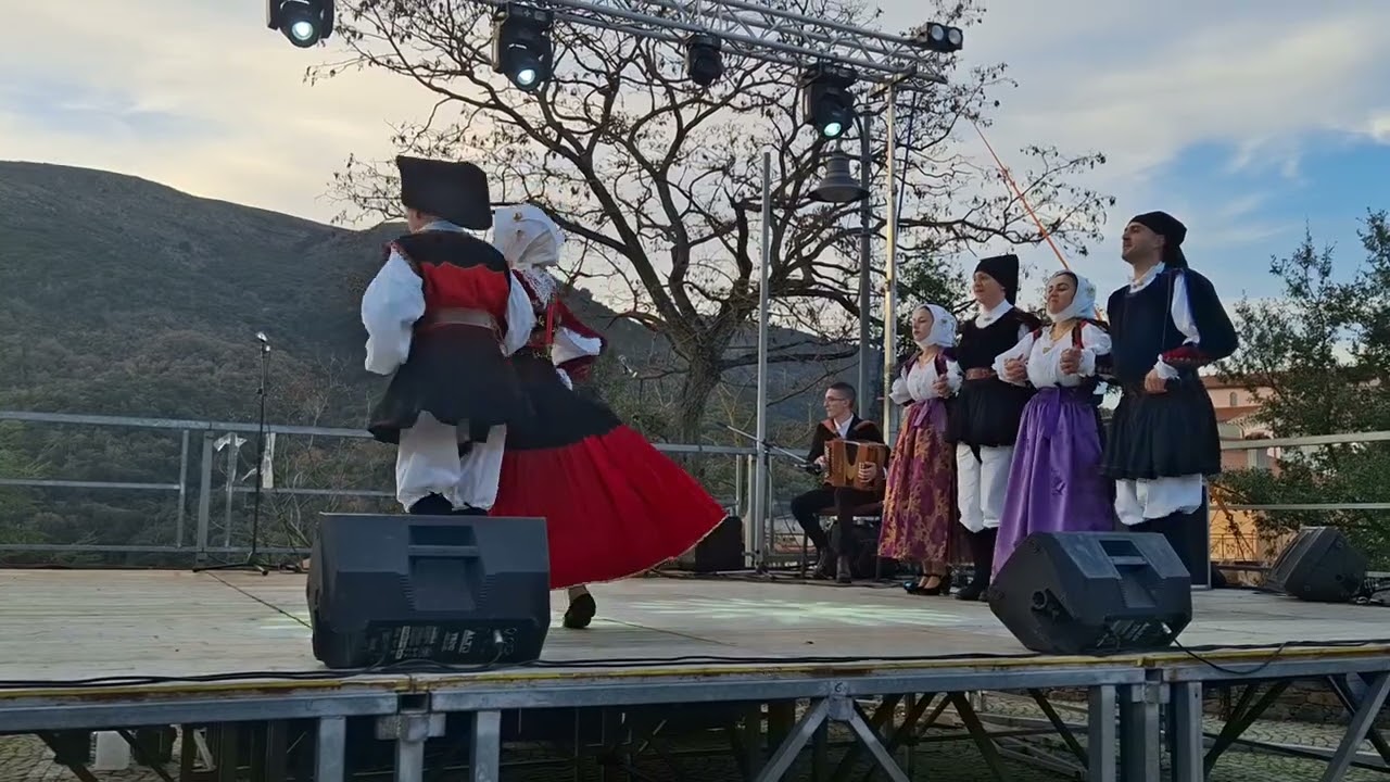 gadoni , dicembre 2025 , gruppo folk di bono
