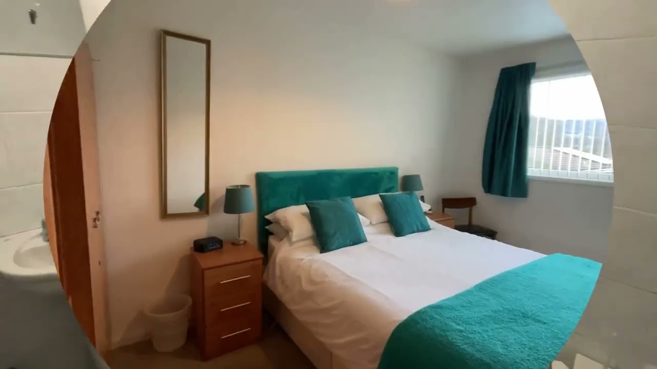 Brynglas, Hollybush, Cwmbran