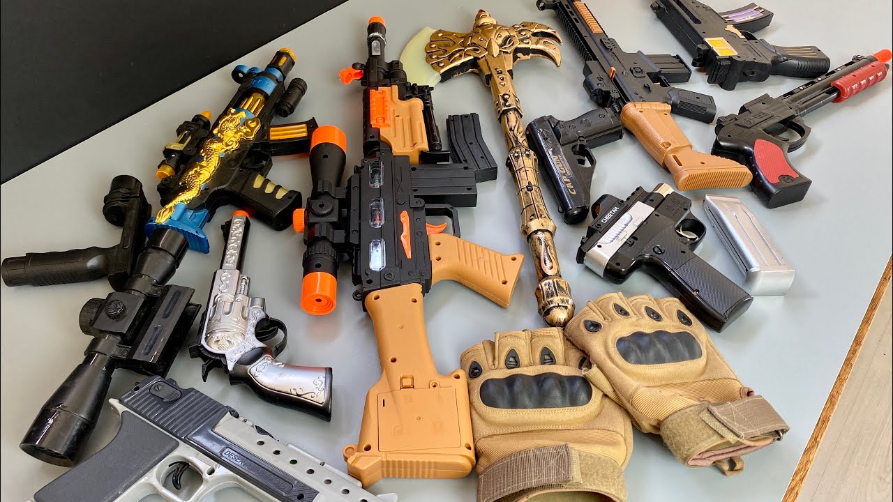 Toy Guns Collection and Battle Ax - Weapons Types!