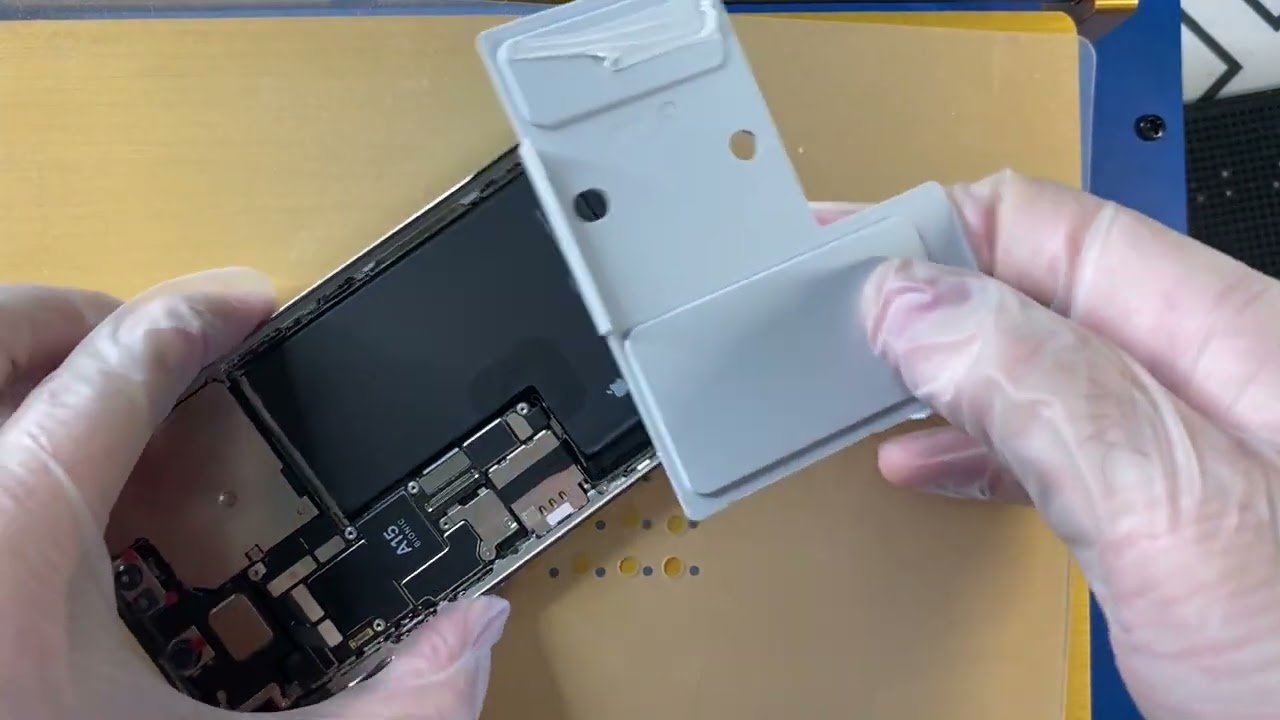 Замена аккумулятора на iPhone 13 Pro