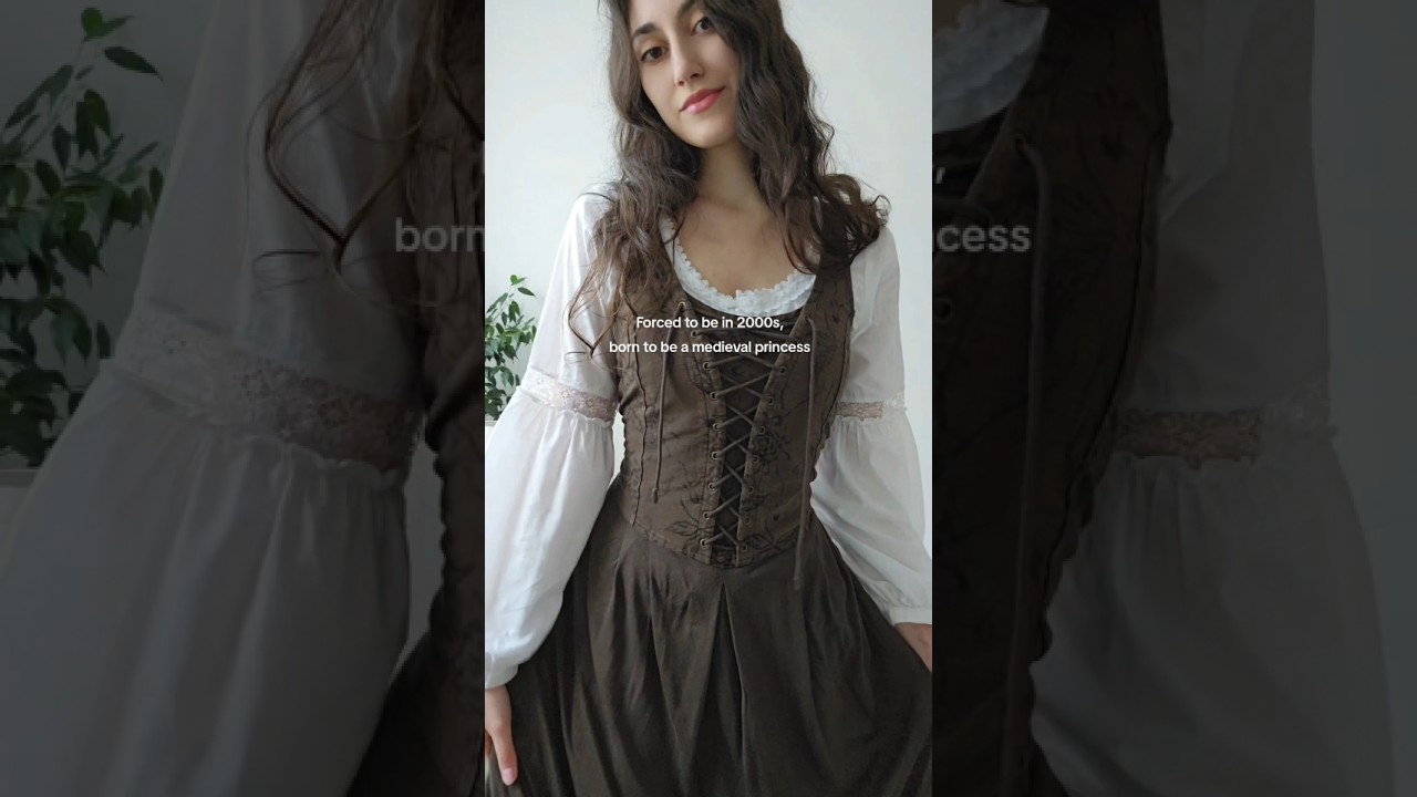 Dress available on my Vinted : dodievintageshop ✨️#medieval #fashion #fantasy #cottagecoreaesthetic