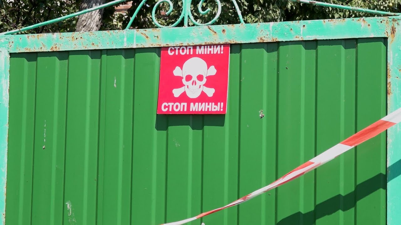 Увага, будьте обережні! У Малинівці піротехніки ліквідують наслідки ворожого обстрілу
