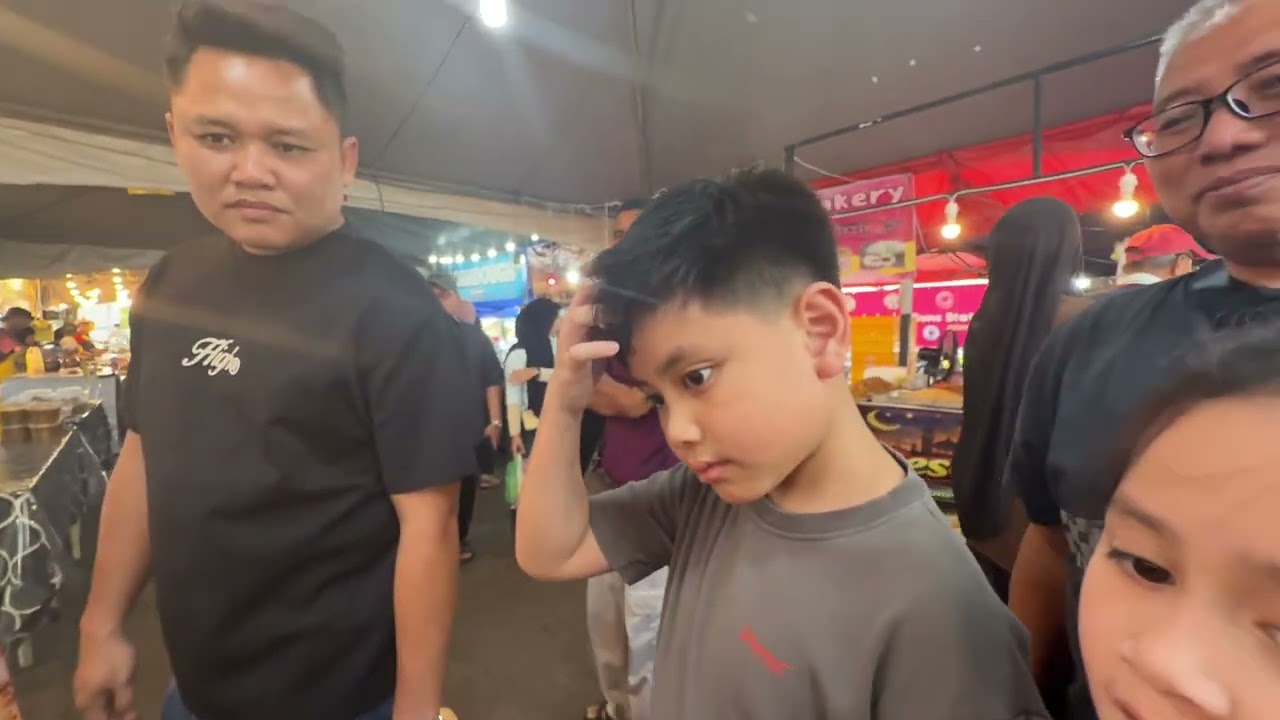 BAZAAR TERBESAR DI MIRI//PELBAGAI JUADAH DARI SETIAP NEGERI. 