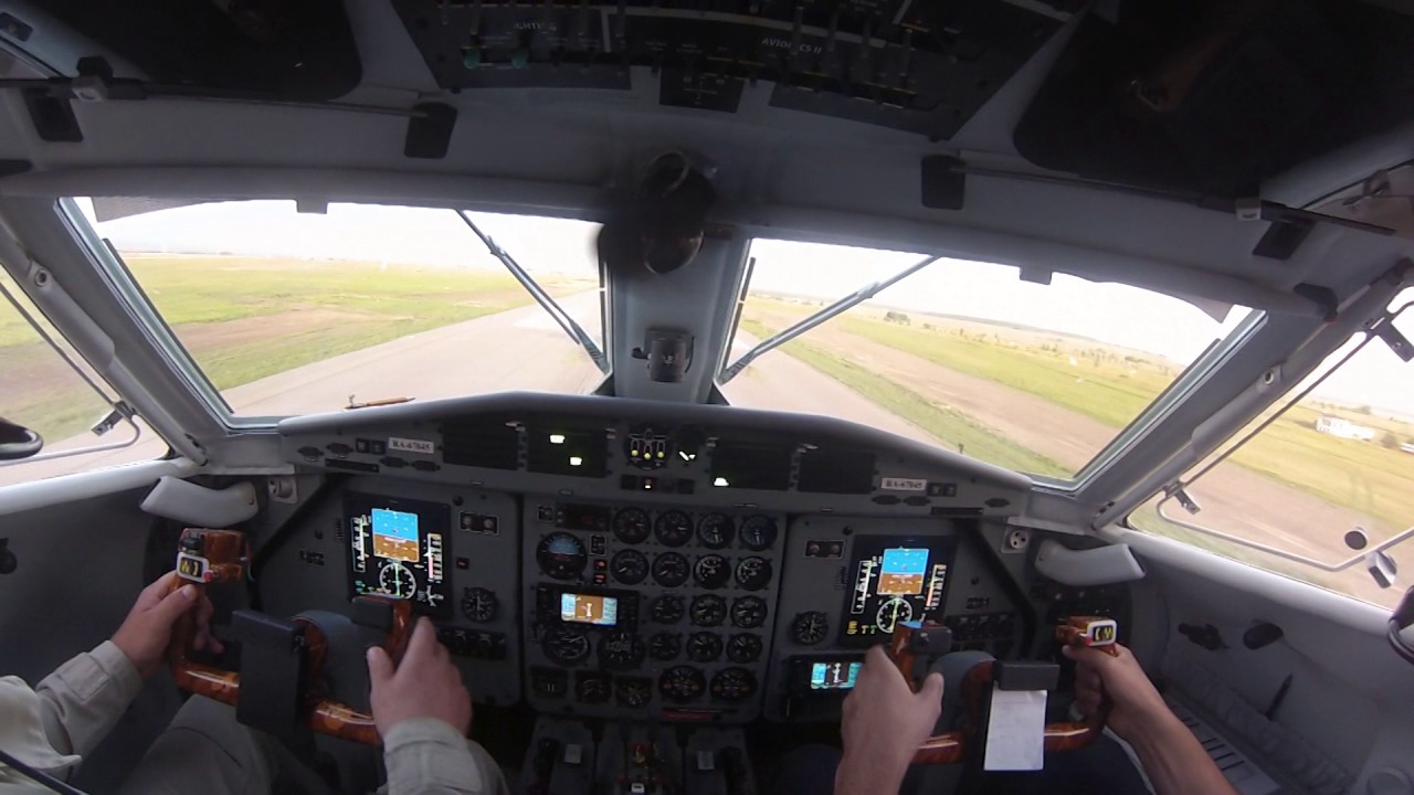 Cockpit view - L 410 Landing (UWPP)/ Посадка Л410 в Пензе, вид из кабины пилотов.