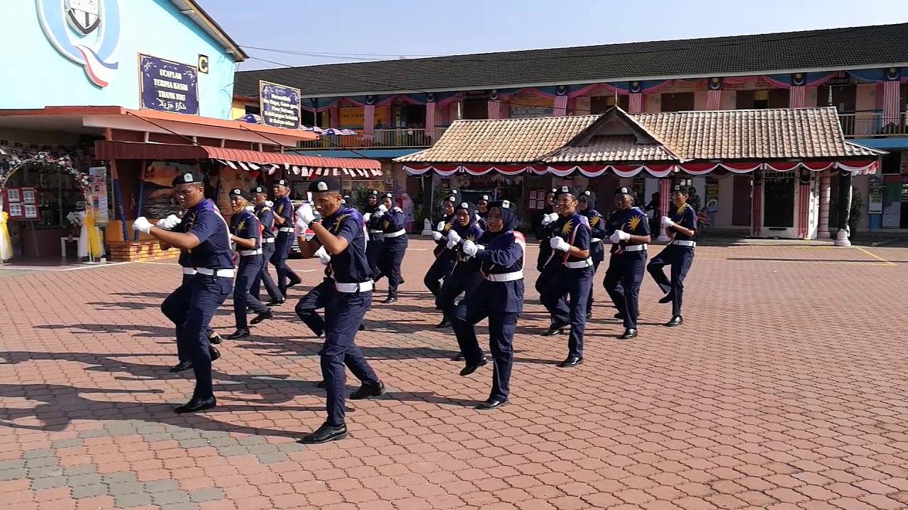 Tarian Perang Kemerdekaan ke~ 61 kadet JPJ smk Padang Midin kuala Terengganu