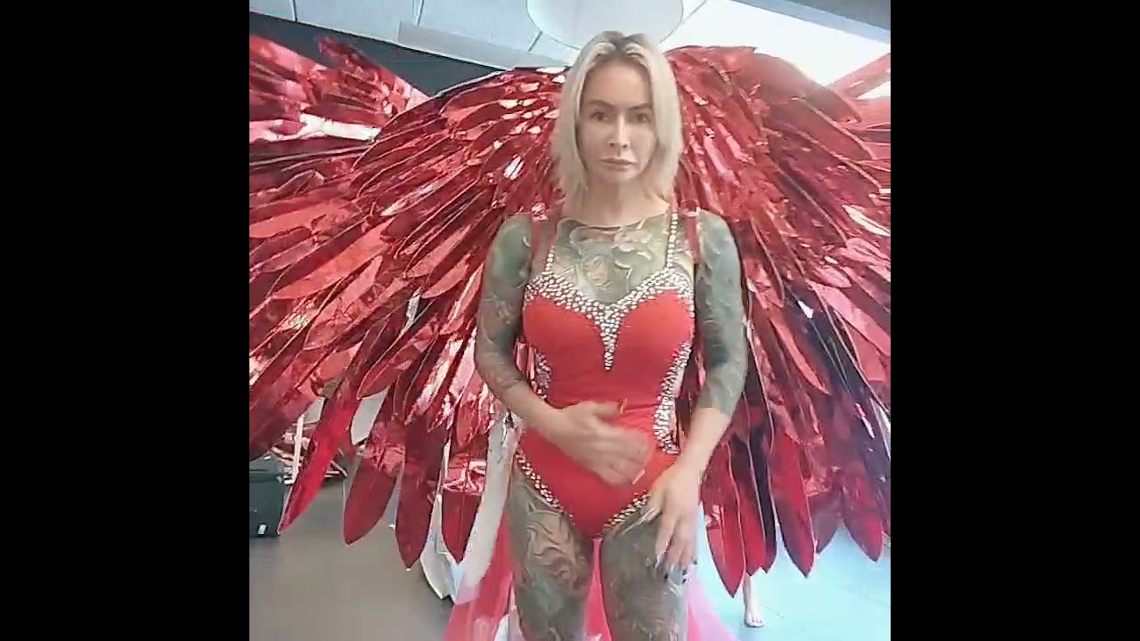 THE FALLEN RED ANGEL. Buhay ng Isang tattoo Asian Trans sa Switzerland