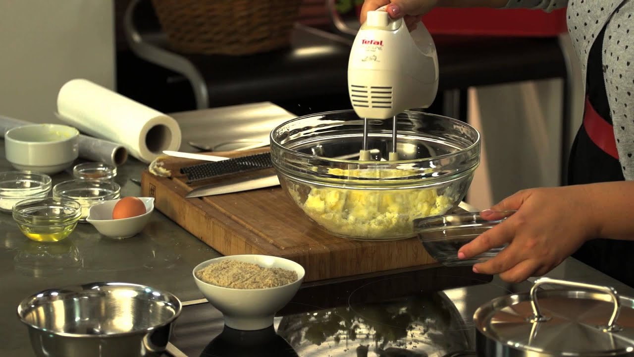 K&ouml;rt&eacute;s-mandulakr&eacute;mes pite