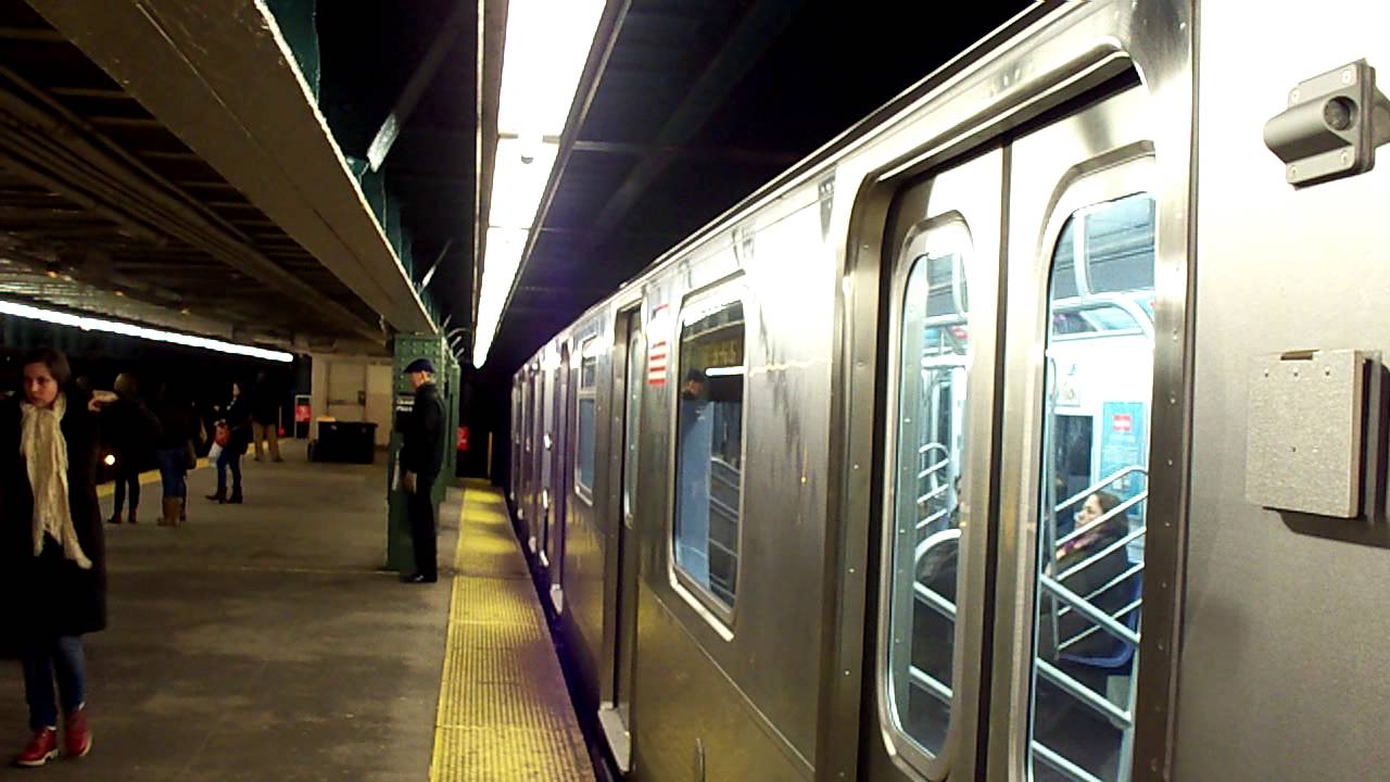 IRT Subway: Manhattan Bound R188 (7) Train at Queensboro Plz