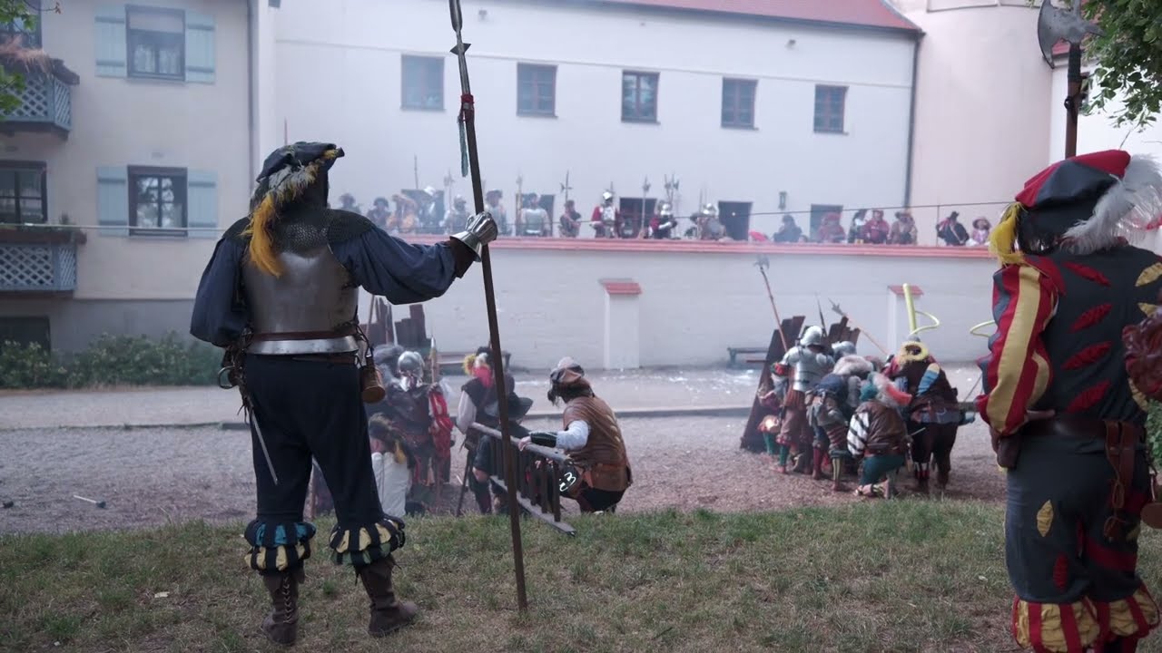 Mehr Sold muss her: Landsknechte stürmen die Stadtmauer von Mindelheim - Frundsbergfest 2023