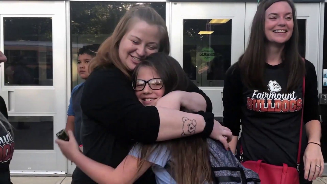 ISD Teachers Surprise Former Students on First Day of School