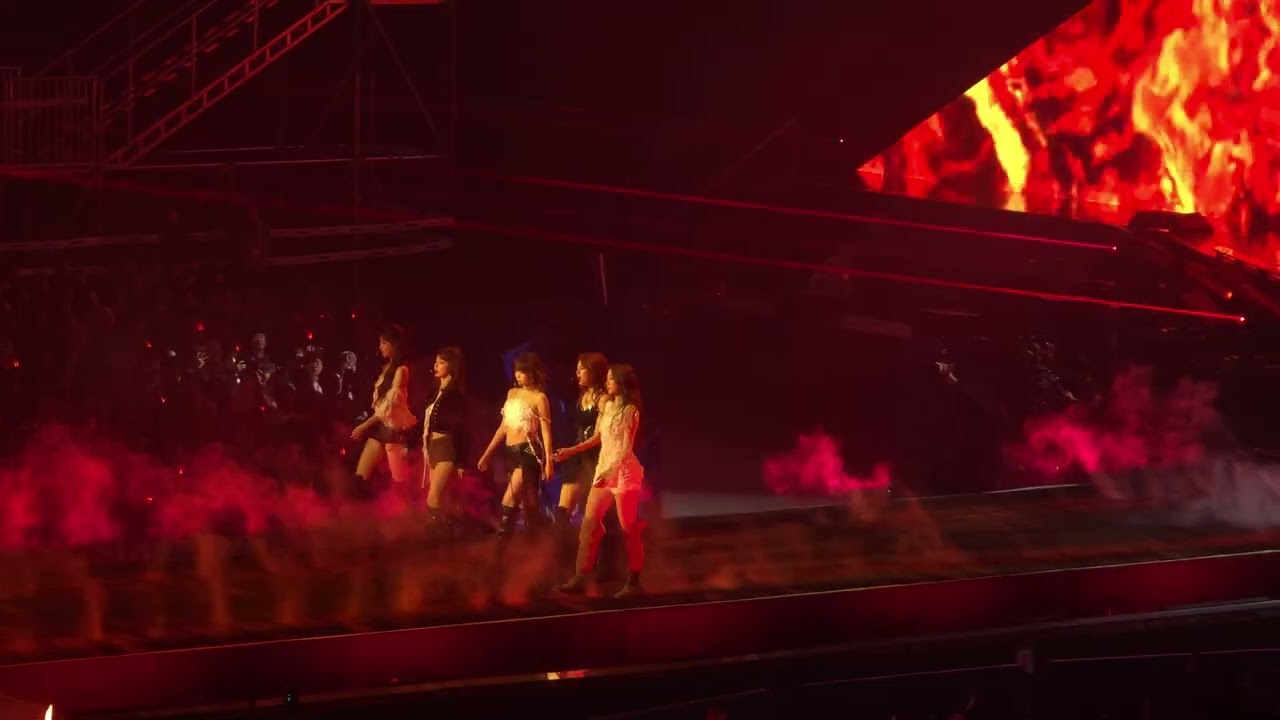 LE SSERAFIM 'Born Fire + Ash + HOT + Come Over'｜250420 CONCERT