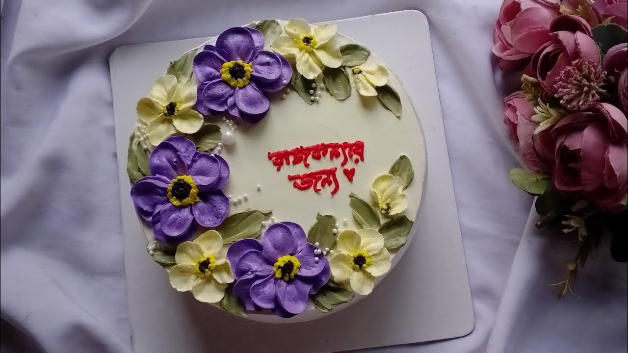 পছন্দের ফ্লরাল কেক ডেকোরেশন করলাম। কালার কম্বিনেশন টা কেমন হলো বলুন তো?  