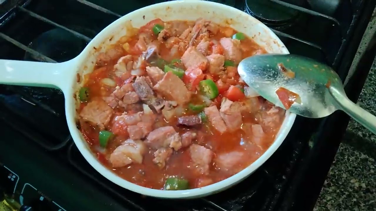 Haciendo chuleta a la mexicana, acompañada con frijolitos 😋