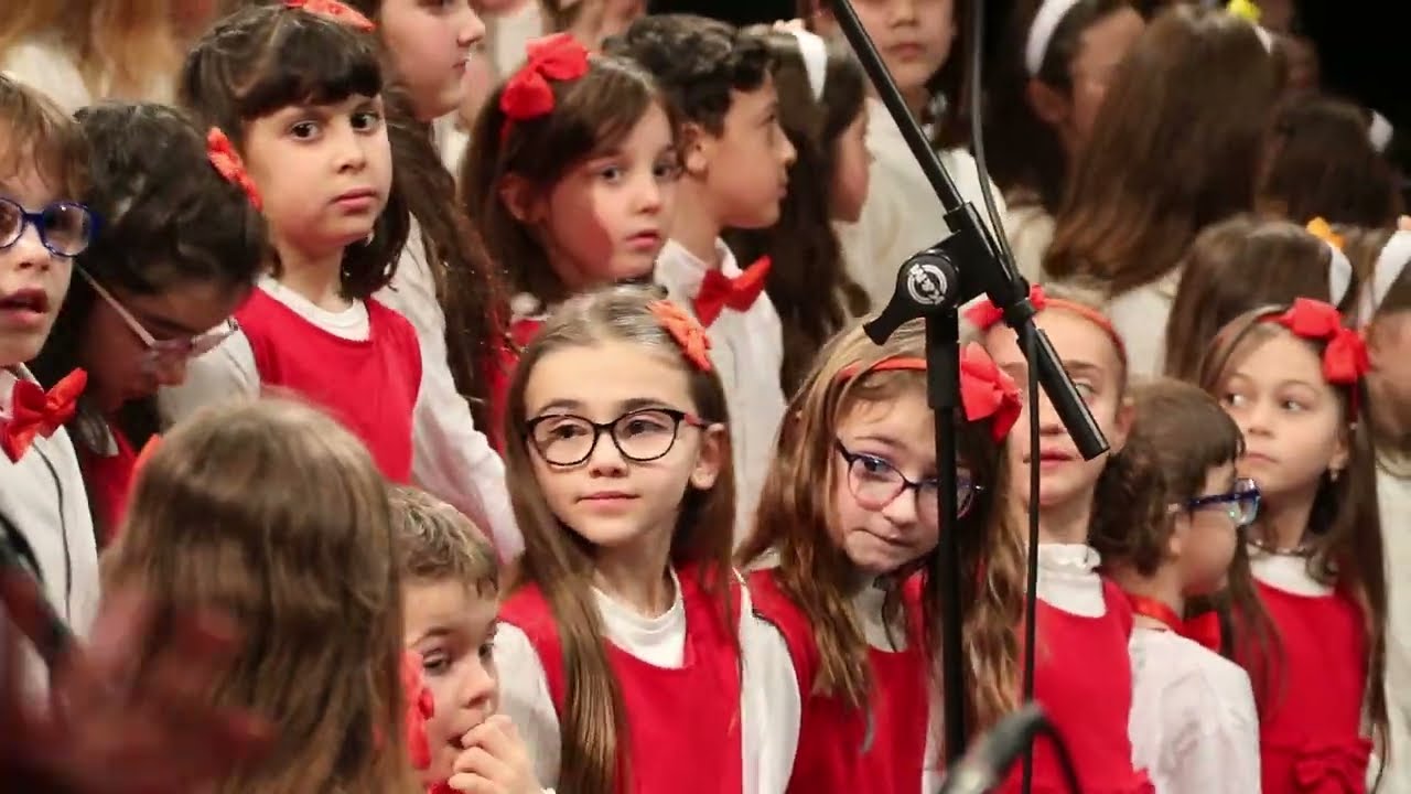 Un'altra rosa. Canzone dei Nomadi. Canta il @corodoro2021 insieme al @PiccoloCoroTAB