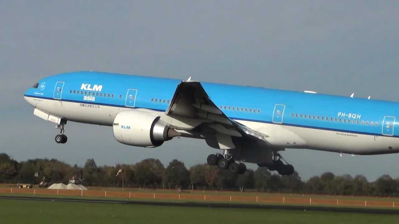 KLM Boeing 777 Low pass at Eelde