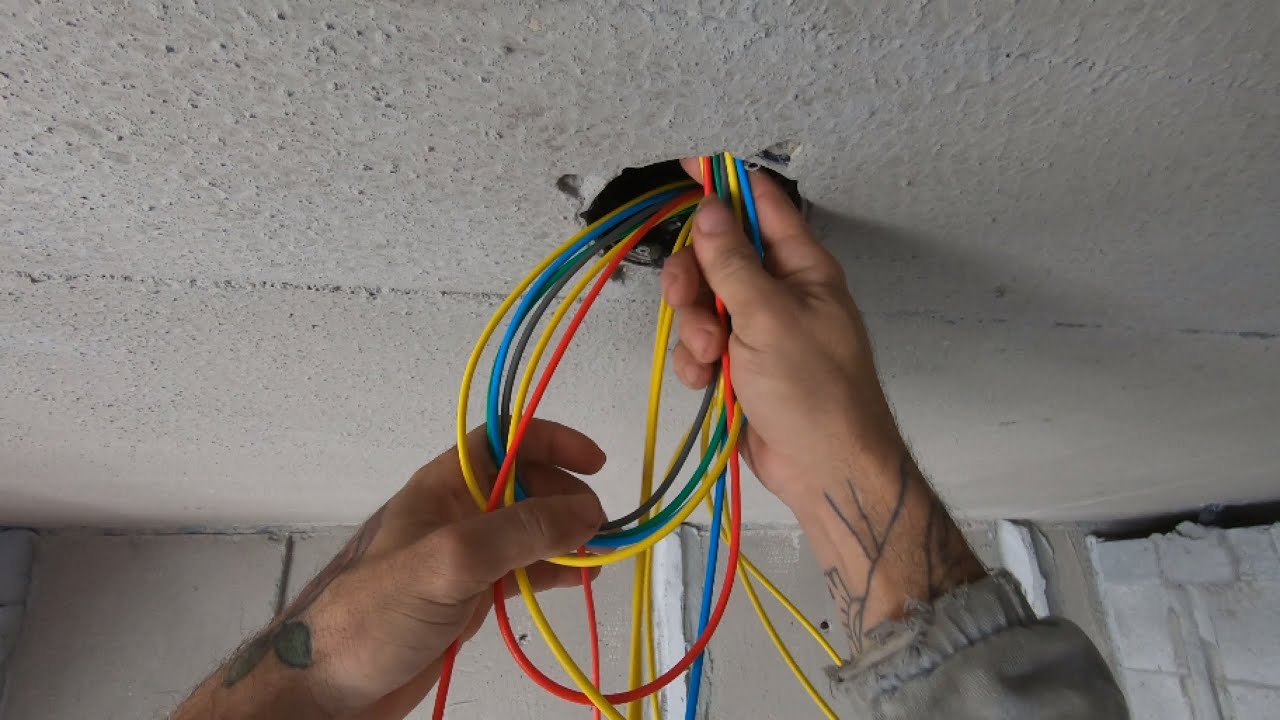 Aprendendo a passar fios em 30 minutos. (Estou em outra obra)