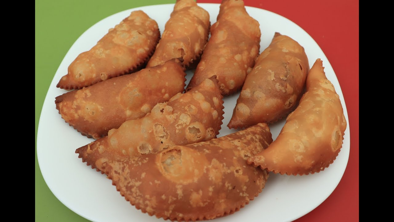 Nevryo/Sweet Puffs (Kuswar Recipe in Konkani)(ನೆವ್ರ್ಯೊ) | The Roshow - Daiji Kitchen | Recipe 317