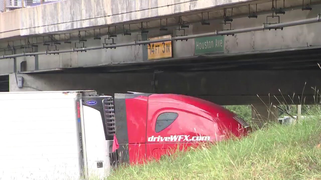 Infamous Houston bridge hit 72 times in 2025, costing taxpayers more than $400K